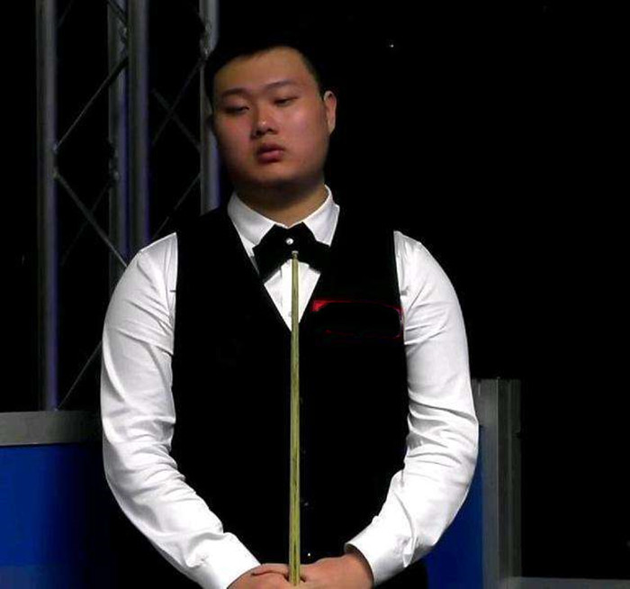 皇马官方：卡马文加左腿股二头肌受伤 预计将缺席三周时间